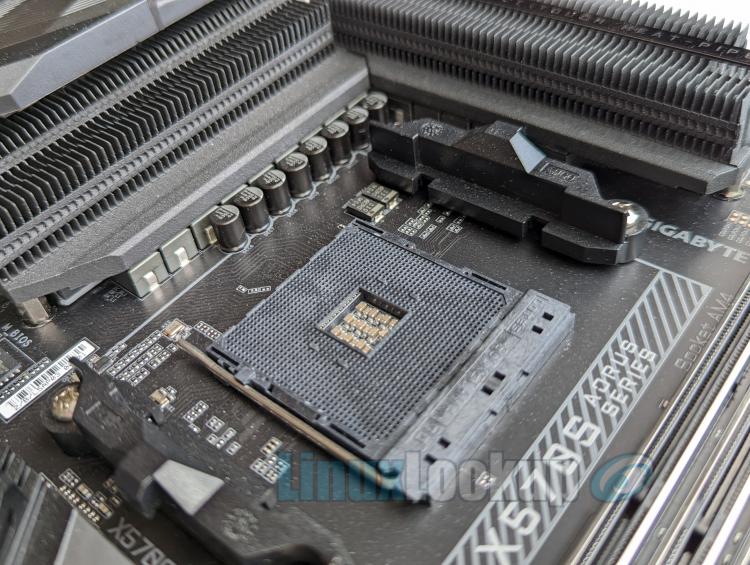 GIGABYTE X570S AORUS MASTER Motherboard Linux Review