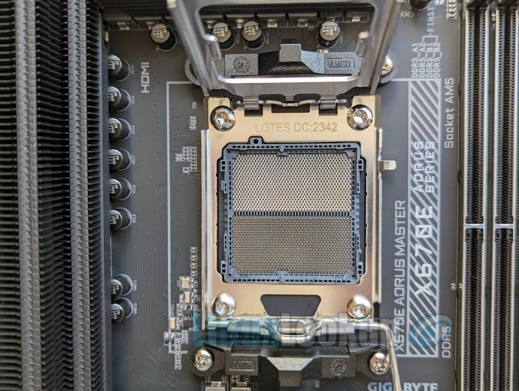 GIGABYTE X670E AORUS MASTER Motherboard Linux Review